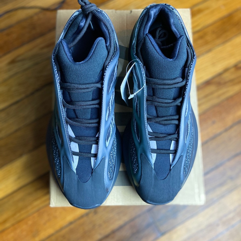 Adidas Yeezy 700 v3 alvah